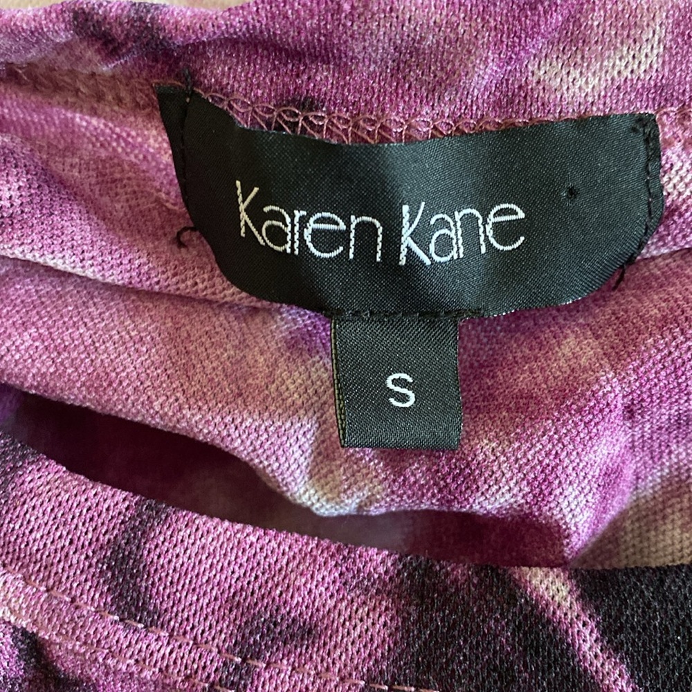 Karen Kane Very Stretchy Pink Purple Print Top NeverUsed - Picture 10 of 16